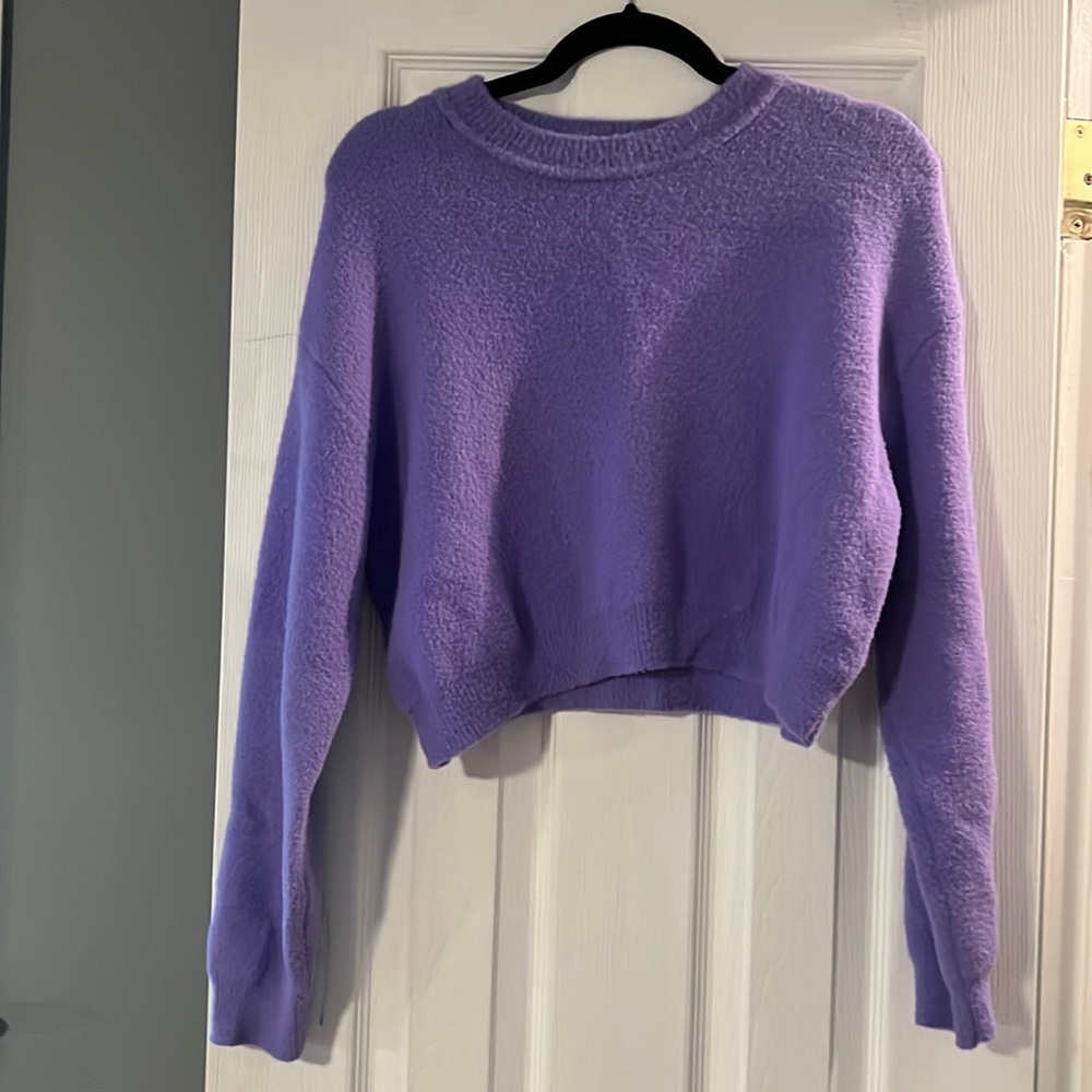 Zara Cropped Purple Sweater, Size Medium
